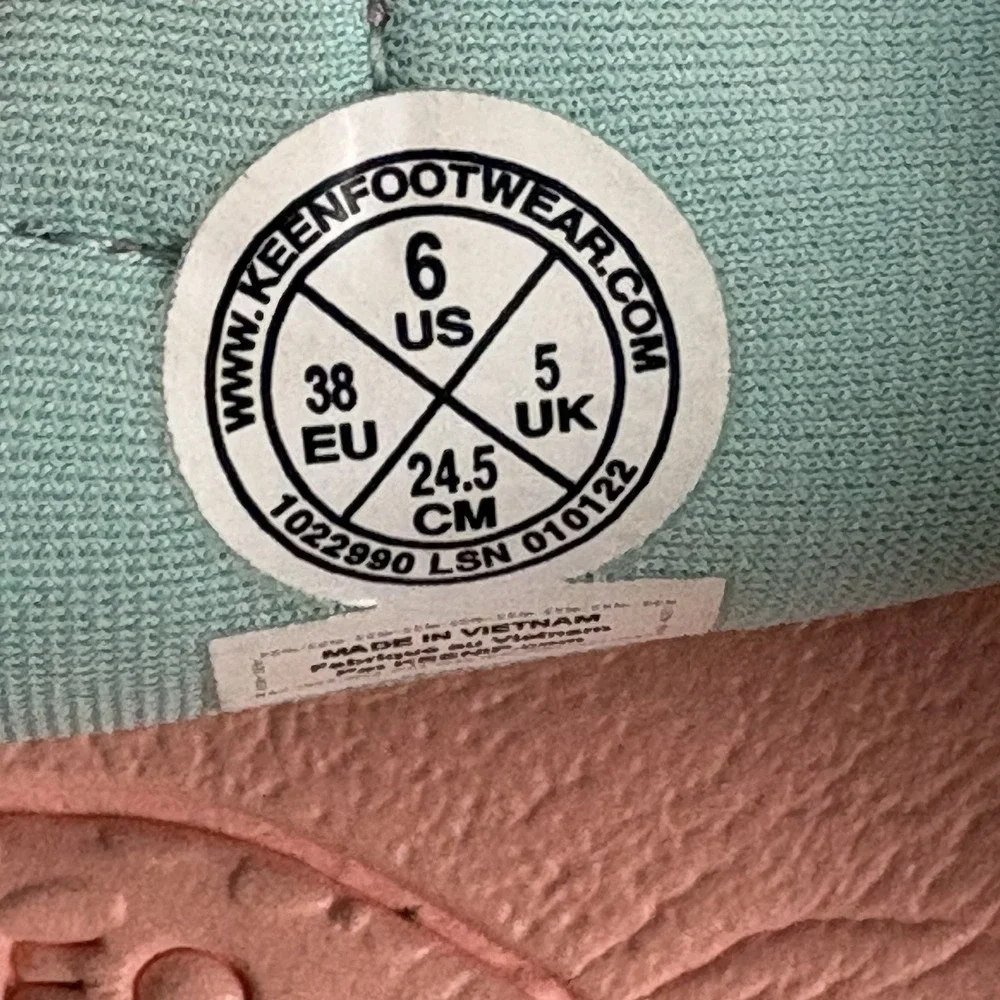 Keen CNX Blue Pink Pull-On Washable Sport Sandals Shoes women's size 6